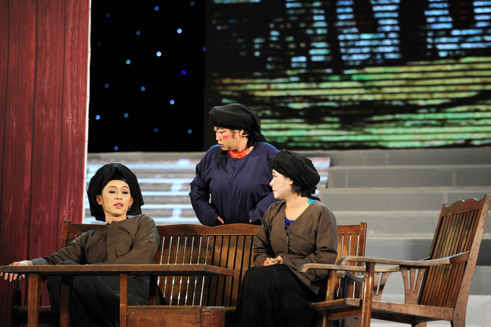 Nàng út vẫn không từ bỏ thói… mê trai và tiếp tục bị Ngọc Hoàng đày qua nhiều thân phận khác nhau. Có lúc nàng phải là một cô gái đỏng đảnh tên Huệ, sống chung hai cô gái lỡ thì Lụa (Phi Phụng) và Lan (Thanh Thủy).