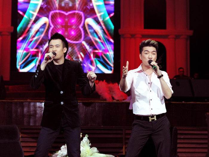 “Tung hứng” cùng Dương Triệu Vũ trong ca khúc Tình bay xa.