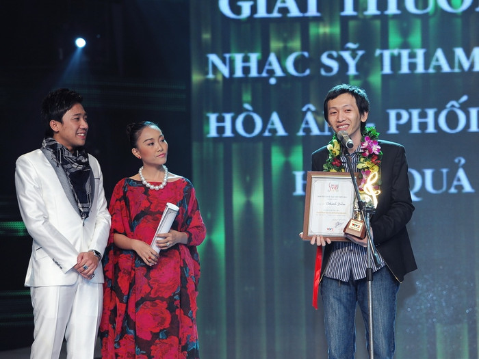 Nhạc sĩ Thanh Tâm nhận giải Nhạc sĩ tham gia hoà âm – phối khí hiệu quả cho hai ca khúc Mẹ tôi và Những thị xã xa vắng (đều là những sáng tác của nhạc sĩ Nguyễn Đức Cường) từ tay hai đại diện BTC: Trấn Thành và Đoan Trang.