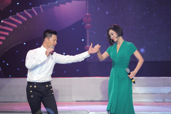 Thu Minh đã thổn thức "Mong anh quay về" cùng Đức Tuấn. Thu Minh đã thổn thức "Mong anh quay về" cùng Đức Tuấn.