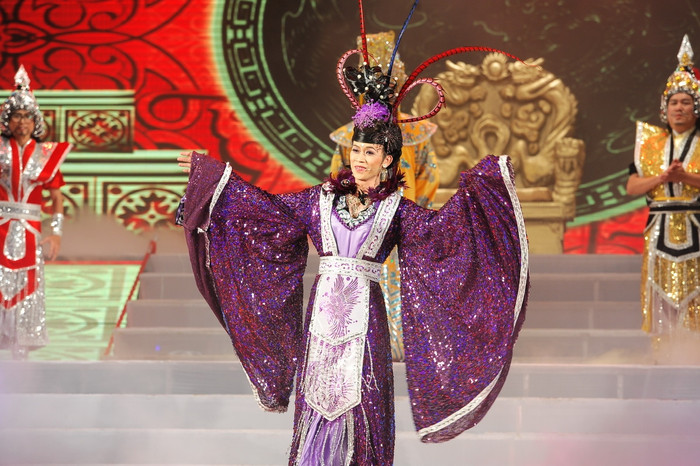 Hoài Linh vào vai nàng tiên út xinh đẹp…