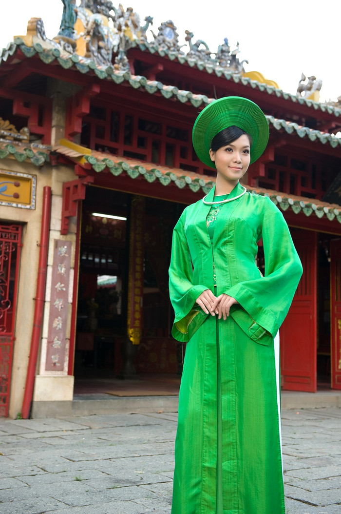 Là một người theo đạo Công giáo nhưng thỉnh thoảng Thùy Dung cũng đến chùa tìm cho mình những phút bình yên. Là một người theo đạo Công giáo nhưng thỉnh thoảng Thùy Dung cũng đến chùa tìm cho mình những phút bình yên.