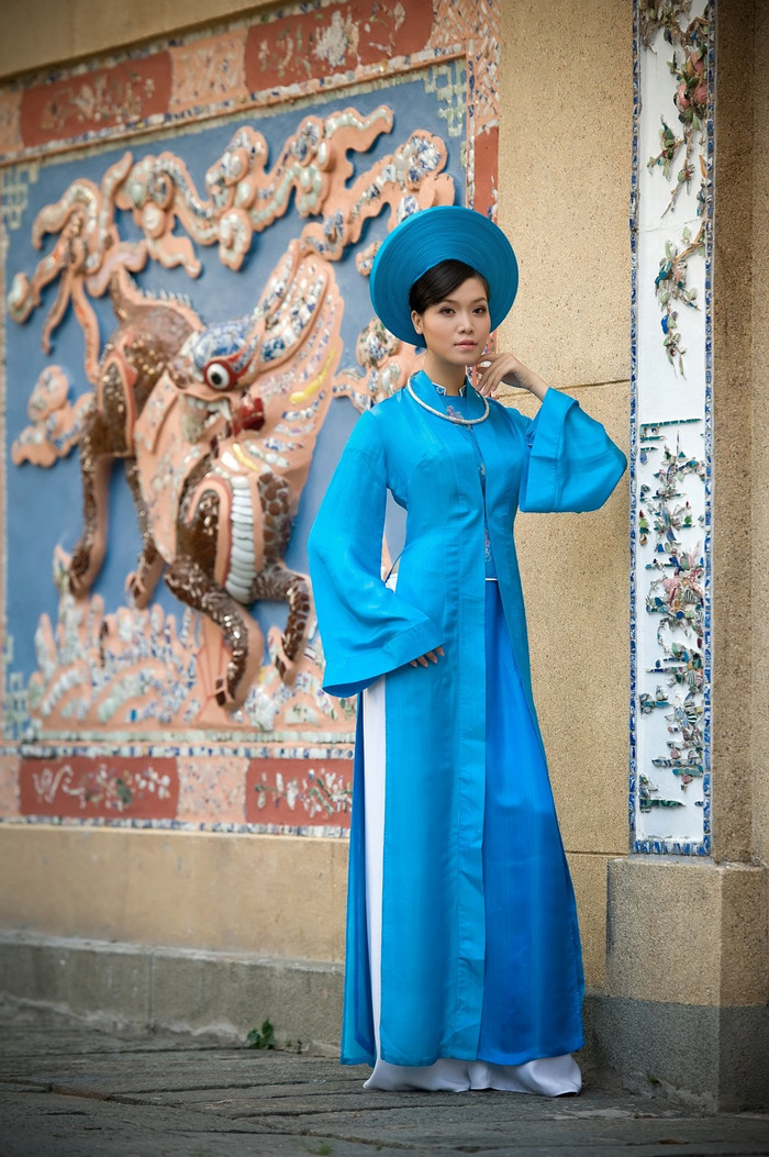 Ngắm ảnh, người xem cũng có thể liên tưởng đến nhan sắc một thời của miền sông nước Tiền Giang, từng làm xao lòng cựu hoàng Bảo Đại. Ngắm ảnh, người xem cũng có thể liên tưởng đến nhan sắc một thời của miền sông nước Tiền Giang, từng làm xao lòng cựu hoàng Bảo Đại.