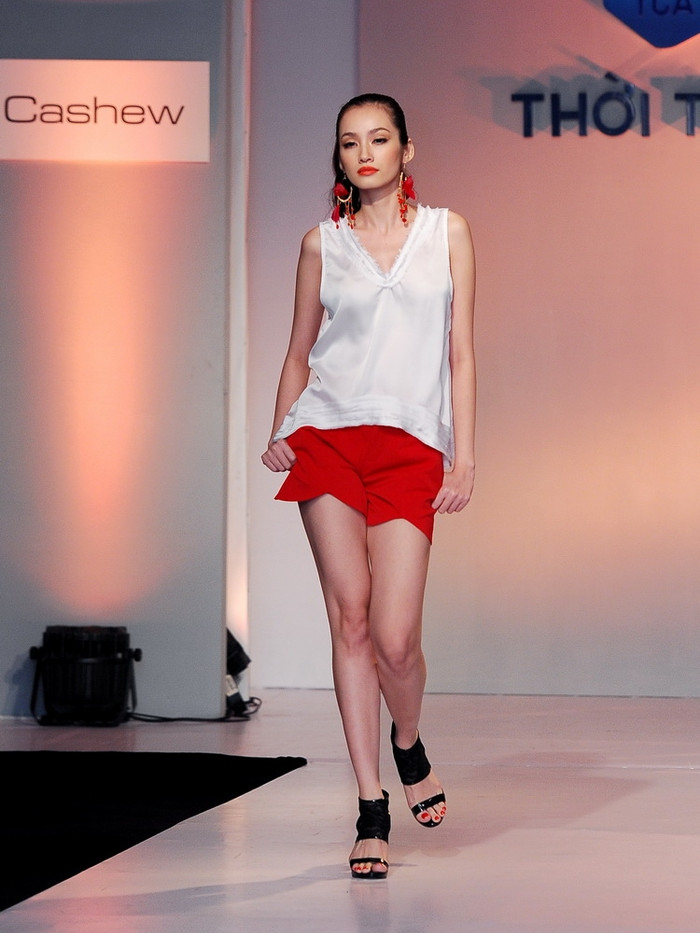 Xuất hiện trong đêm Thời trang và cuộc sống tối qua, Trúc Diễm đã làm cho nhiều người ngỡ ngàng về vóc dáng. Xuất hiện trong đêm Thời trang và cuộc sống tối qua, Trúc Diễm đã làm cho nhiều người ngỡ ngàng về vóc dáng.