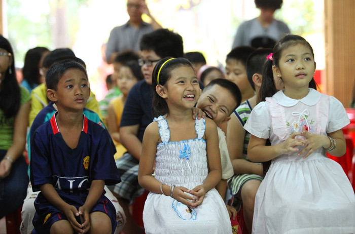Những nụ cười trong sáng, hồn nhiên của con trẻ. Những nụ cười trong sáng, hồn nhiên của con trẻ.
