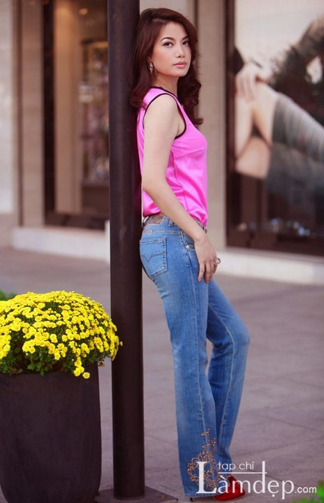 Trương Ngọc Ánh với phong cách thời trang đường phố đơn giản nhưng... miễn chê . (Theo: tapchilamdep). Xem thêm: Sao Việt đẹp/ Sao Việt xấu Trương Ngọc Ánh với phong cách thời trang đường phố đơn giản nhưng... miễn chê . (Theo: tapchilamdep). Xem thêm: Sao Việt đẹp/ Sao Việt xấu