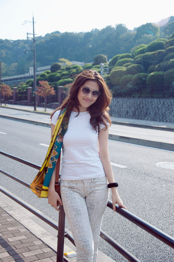 Thu Hằng - giải vàng siêu mẫu 2002 giản dị trên đường phố Nhật Bản. (Theo: ngoisao) Xem thêm: Sao Việt đẹp/ Sao Việt xấu Thu Hằng - giải vàng siêu mẫu 2002 giản dị trên đường phố Nhật Bản. (Theo: ngoisao) Xem thêm: Sao Việt đẹp/ Sao Việt xấu