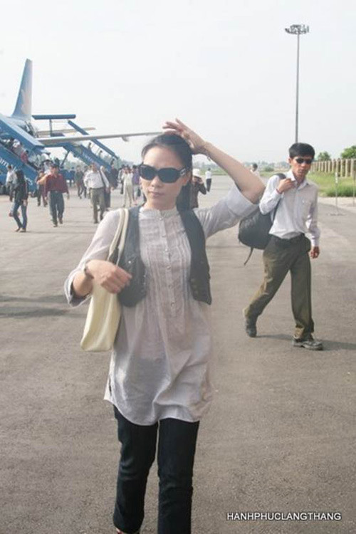 Mỹ Tâm luôn xuất hiện rất giản dị ở sân bay, hình ảnh này của họa mi tóc nâu vẫn thật đáng yêu bạn nhỉ!. (Theo: eva). Xem thêm: Sao Việt đẹp/ Sao Việt xấu Mỹ Tâm luôn xuất hiện rất giản dị ở sân bay, hình ảnh này của họa mi tóc nâu vẫn thật đáng yêu bạn nhỉ!. (Theo: eva). Xem thêm: Sao Việt đẹp/ Sao Việt xấu