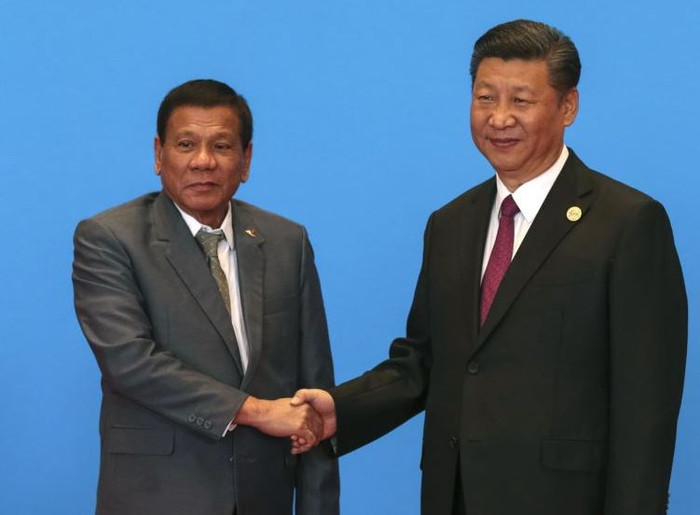 Tổng thống Philippines Rodrigo Duterte và Chủ tịch Trung Quốc Tập Cận Bình, ảnh: AP. Tổng thống Philippines Rodrigo Duterte và Chủ tịch Trung Quốc Tập Cận Bình, ảnh: AP.