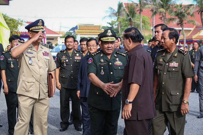 Thủ tướng Campuchia Hun Sen tiếp các tướng tá chỉ huy các lực lượng vũ trang. Ảnh: The Cambodia Daily. Thủ tướng Campuchia Hun Sen tiếp các tướng tá chỉ huy các lực lượng vũ trang. Ảnh: The Cambodia Daily.