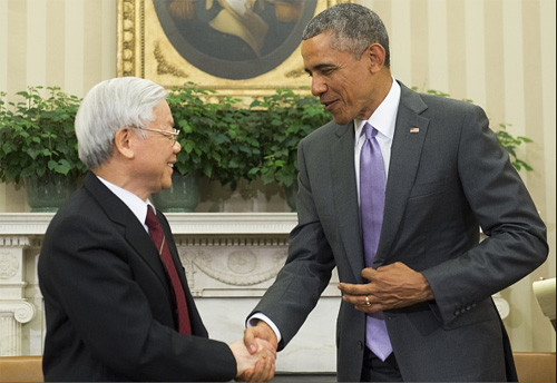 Tổng bí thư Nguyễn Phú Trọng và Tổng thống Mỹ Barack Obama tại Nhà Trắng. Tổng bí thư Nguyễn Phú Trọng và Tổng thống Mỹ Barack Obama tại Nhà Trắng.