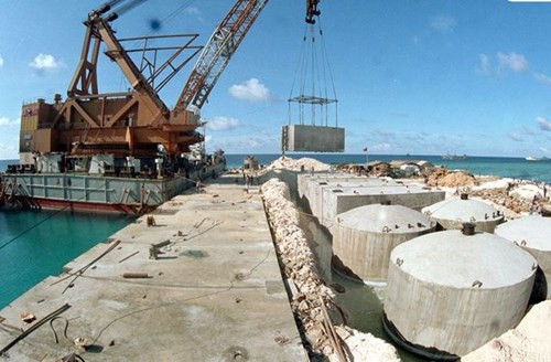 Hình ảnh Trung Quốc cải tạo bất hợp pháp ở Trường Sa được đăng tải trên các diễn đàn quân sự trực tuyến nước này.