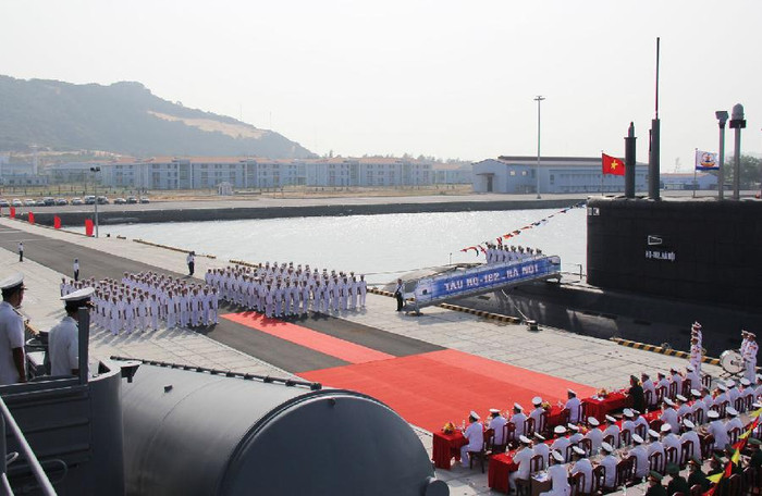 Một góc vịnh Cam Ranh trong lễ đón tàu ngầm Hà Nội, ảnh: Tân Hoa Xã. Một góc vịnh Cam Ranh trong lễ đón tàu ngầm Hà Nội, ảnh: Tân Hoa Xã.