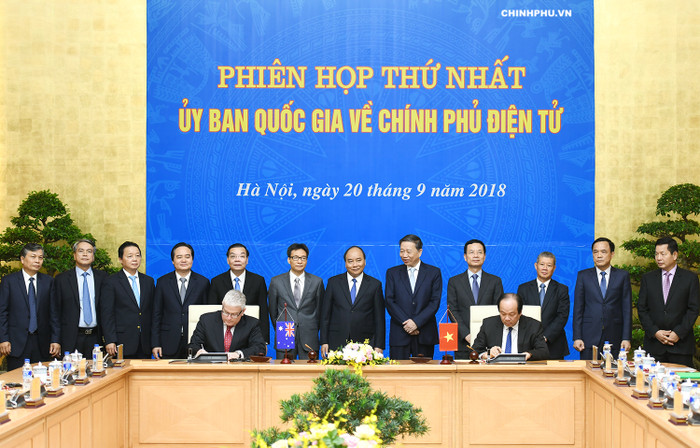 Thủ tướng chứng kiến lễ ký kết. (Ảnh: Chinhphu.vn) Thủ tướng chứng kiến lễ ký kết. (Ảnh: Chinhphu.vn)