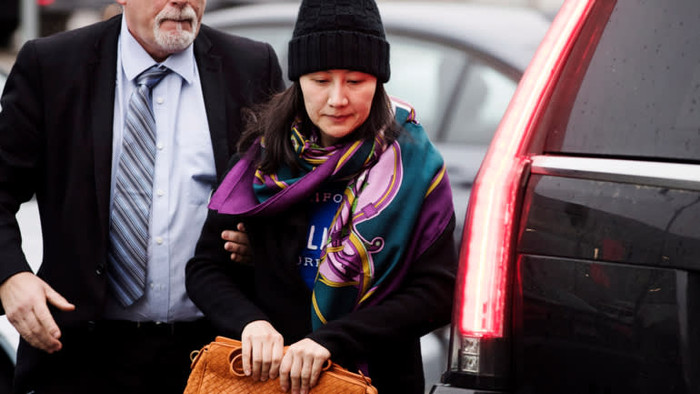 Giám đốc tài chính của Huawei, bà Mạnh Vãn Chu được tại ngoại hôm 12/12, ảnh: AP / Nikkei Asian Review. Giám đốc tài chính của Huawei, bà Mạnh Vãn Chu được tại ngoại hôm 12/12, ảnh: AP / Nikkei Asian Review.