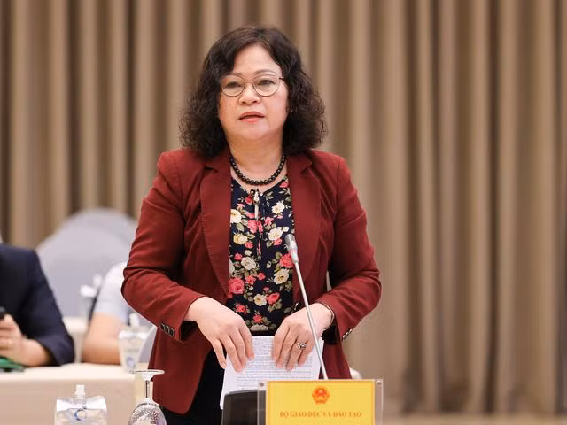 Thứ trưởng Bộ Giáo dục và Đào tạo Ngô Thị Minh cho biết, những nơi cấp độ dịch ở mức 3, mức 4 thì không cho học sinh đi học trực tiếp và tuân thủ các quy định phòng, chống dịch. Ảnh: VGP/Nhật Bắc