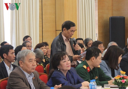 Cử tri phát biểu. Ảnh: VOV Cử tri phát biểu. Ảnh: VOV