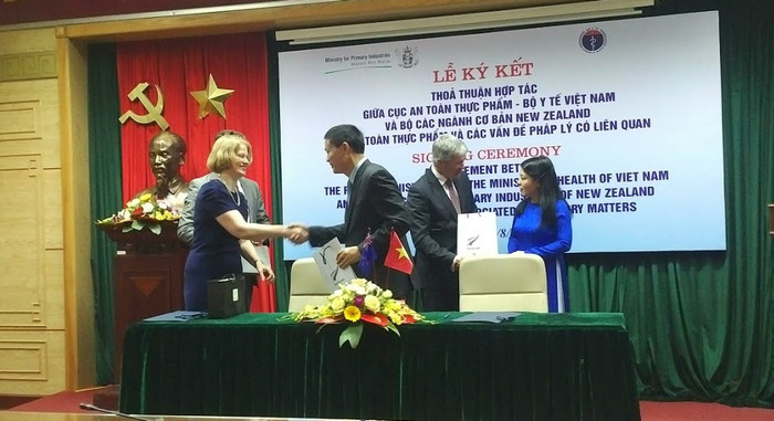 Việc ký kết này được kỳ vọng sẽ đem lại lợi ích cho cả 2 bên trong các lĩnh vực chăm sóc sức khỏe nhân dân. (Ảnh: Lại Cường) Việc ký kết này được kỳ vọng sẽ đem lại lợi ích cho cả 2 bên trong các lĩnh vực chăm sóc sức khỏe nhân dân. (Ảnh: Lại Cường)