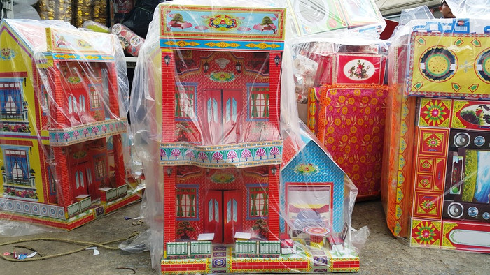 Biệt phủ sổ đỏ là mặt hàng được ưa chuộng mỗi dịp rằm tháng 7 về. (Ảnh: LC) Biệt phủ sổ đỏ là mặt hàng được ưa chuộng mỗi dịp rằm tháng 7 về. (Ảnh: LC)