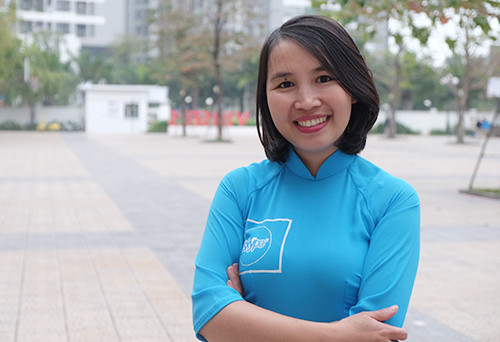 Cô Trần Thị Thúy - cô giáo trường làng, giáo viên dạy tiếng Anh tại trường Trung học phổ thông Đức Hợp (xã Đức Hợp, Kim Động, Hưng Yên) được vinh danh top 50 Giáo viên toàn cầu. (Ảnh: VNE) Cô Trần Thị Thúy - cô giáo trường làng, giáo viên dạy tiếng Anh tại trường Trung học phổ thông Đức Hợp (xã Đức Hợp, Kim Động, Hưng Yên) được vinh danh top 50 Giáo viên toàn cầu. (Ảnh: VNE)