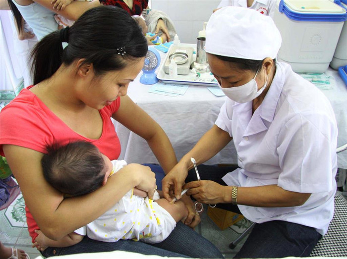 Tiêm phòng là một trong những biện pháp hữu hiệu nhất để phòng ngừa những bệnh truyền nhiễm nguy hiểm đến tính mạng. (Ảnh minh họa, nguồn Đại Đoàn Kết) Tiêm phòng là một trong những biện pháp hữu hiệu nhất để phòng ngừa những bệnh truyền nhiễm nguy hiểm đến tính mạng. (Ảnh minh họa, nguồn Đại Đoàn Kết)