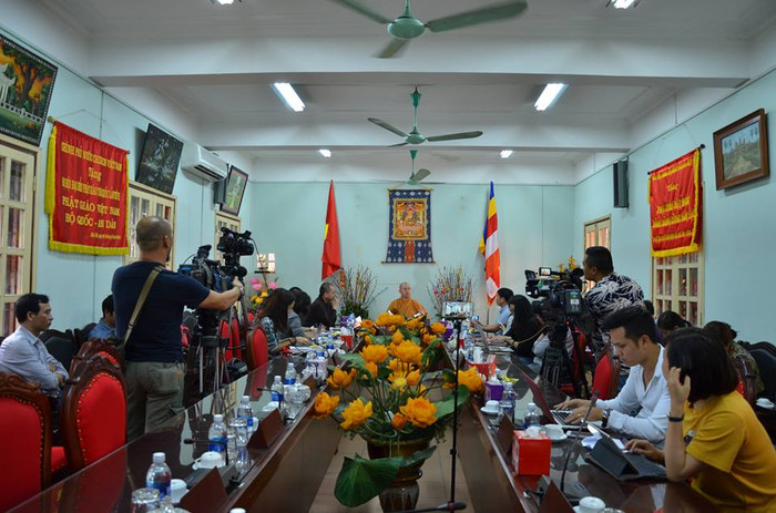 Thượng tọa Thích Đức Thiện trả lời thông tin báo chí ngày 21/3. (Ảnh: TP) Thượng tọa Thích Đức Thiện trả lời thông tin báo chí ngày 21/3. (Ảnh: TP)