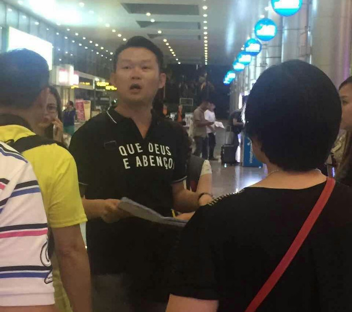 Một hướng dẫn viên "chui" người Trung Quốc dẫn đoàn khách Trung Quốc qua Việt Nam. Ảnh: Hướng dẫn viên người Việt cung cấp. Một hướng dẫn viên "chui" người Trung Quốc dẫn đoàn khách Trung Quốc qua Việt Nam. Ảnh: Hướng dẫn viên người Việt cung cấp.