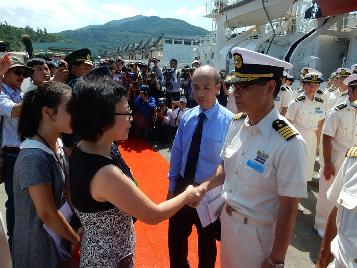 Lễ đón đoàn được tổ chức trang trọng ngay tại cầu cảng Tiên Sa. Ảnh: Hoàng Tuấn