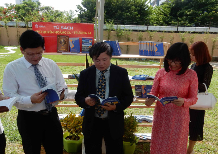 ĐH Đông Á trở thành trường đại học đầu tiên mở cửa trường, mở cửa thư viện sách phục vụ cộng đồng, đặc biệt là sinh viên và người dân Đà Nẵng. Ảnh: Hoàng Tuấn ĐH Đông Á trở thành trường đại học đầu tiên mở cửa trường, mở cửa thư viện sách phục vụ cộng đồng, đặc biệt là sinh viên và người dân Đà Nẵng. Ảnh: Hoàng Tuấn