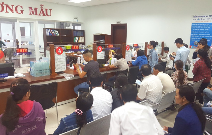 Người dân sẽ không phải ngồi chờ mà chỉ cần ở nhà nhắn tin hoặc điện thoại để được hẹn giờ thực hiện thủ tục hành chính tại cơ quan, đơn vị. Ảnh: Hoàng Tuấn