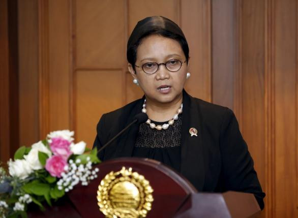 Ngoại trưởng Indonesia Retno Marsudi trong buổi họp báo về vụ tàu Trung Quốc xâm phạm vùng đặc quyền kinh tế mà Indonesia yêu sách ở Natuna, phía Nam Biển Đông, ngày 21/3. Nguồn: Reurters. Ngoại trưởng Indonesia Retno Marsudi trong buổi họp báo về vụ tàu Trung Quốc xâm phạm vùng đặc quyền kinh tế mà Indonesia yêu sách ở Natuna, phía Nam Biển Đông, ngày 21/3. Nguồn: Reurters.