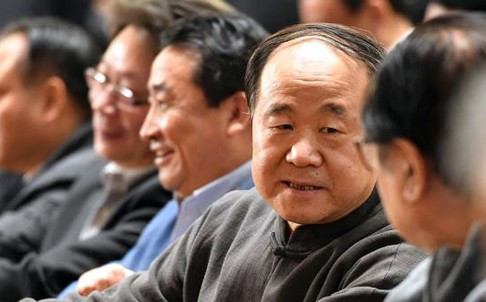 Nhà văn Mạc Ngôn trong phiên bế mạc kỳ họp Chính hiệp thường niên hôm qua, ảnh: SCMP. Nhà văn Mạc Ngôn trong phiên bế mạc kỳ họp Chính hiệp thường niên hôm qua, ảnh: SCMP.