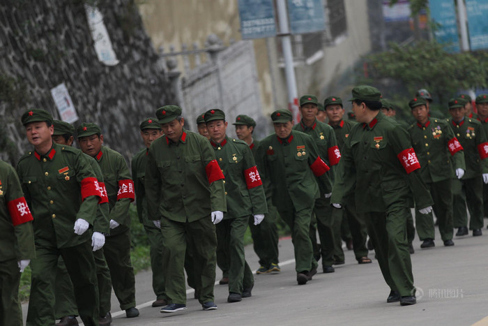 Các cựu binh Trung Quốc tham gia chiến tranh xâm lược toàn tuyến biên giới phía Bắc Việt Nam giai đoạn 1979 - 1989 hôm 28/3 tập trung tảo mộ binh lính Trung Quốc chết trận trong cuộc chiến phi nghĩa này tại Phòng Thành Cảng, Quảng Tây. Ảnh: QQ News. Các cựu binh Trung Quốc tham gia chiến tranh xâm lược toàn tuyến biên giới phía Bắc Việt Nam giai đoạn 1979 - 1989 hôm 28/3 tập trung tảo mộ binh lính Trung Quốc chết trận trong cuộc chiến phi nghĩa này tại Phòng Thành Cảng, Quảng Tây. Ảnh: QQ News.