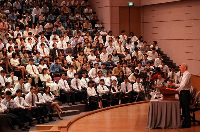 Khai thác tài nguyên con người hiệu quả là một trong những nguyên nhân tạo nên thành công của Singapore. Ảnh: The Straits Times. Khai thác tài nguyên con người hiệu quả là một trong những nguyên nhân tạo nên thành công của Singapore. Ảnh: The Straits Times.