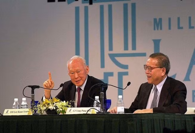 Ông Lý Quang Diệu chọn tiếng Anh làm ngôn ngữ phổ biến tại Singapore, thể hiện tầm nhìn vượt thời đại. Ảnh: The Strais Times.