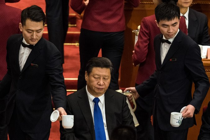 Ông Tập Cận Bình trong phiên khai mạc kỳ họp Quốc hội năm nay, ảnh: The New York Times. Ông Tập Cận Bình trong phiên khai mạc kỳ họp Quốc hội năm nay, ảnh: The New York Times.