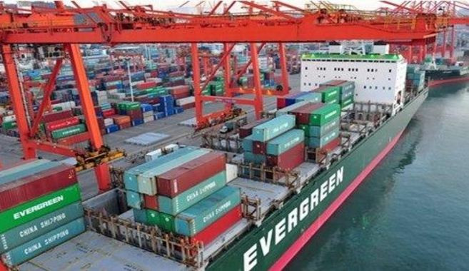 Kinh tế Trung Quốc phát triển chậm lại là hàng hóa Nhật Bản có thể lại ùn ứ. Ảnh: CNN. Kinh tế Trung Quốc phát triển chậm lại là hàng hóa Nhật Bản có thể lại ùn ứ. Ảnh: CNN.