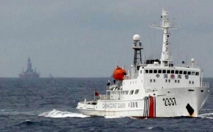 Tàu Cảnh sát biển Trung Quốc, một loại tàu bán vũ trang hoặc "hải quân trá hình" được Bắc Kinh sử dụng làm lực lượng chủ lực xâm phạm vùng đặc quyền kinh tế, thềm lục địa Việt Nam trong vụ giàn khoan 981 năm 2014. Ảnh: SCMP. Tàu Cảnh sát biển Trung Quốc, một loại tàu bán vũ trang hoặc "hải quân trá hình" được Bắc Kinh sử dụng làm lực lượng chủ lực xâm phạm vùng đặc quyền kinh tế, thềm lục địa Việt Nam trong vụ giàn khoan 981 năm 2014. Ảnh: SCMP.