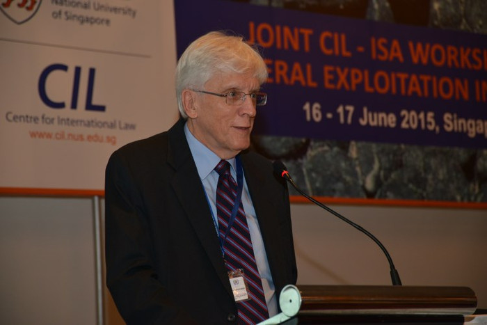 Giáo sư Robert Beckman, Giám đốc Trung tâm Luật Quốc tế Đại học Quốc gia Singapore đã bác bỏ quan điểm của Đại sứ Trung Quốc tại Singapore xung quanh vụ kiện đường lưỡi bò. Ảnh: cil.nus.edu.sg. Giáo sư Robert Beckman, Giám đốc Trung tâm Luật Quốc tế Đại học Quốc gia Singapore đã bác bỏ quan điểm của Đại sứ Trung Quốc tại Singapore xung quanh vụ kiện đường lưỡi bò. Ảnh: cil.nus.edu.sg.