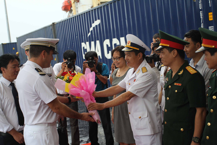 Lễ đón diễn ra ngay tại cầu cảng Tiên Sa. Ảnh Thùy Linh Lễ đón diễn ra ngay tại cầu cảng Tiên Sa. Ảnh Thùy Linh