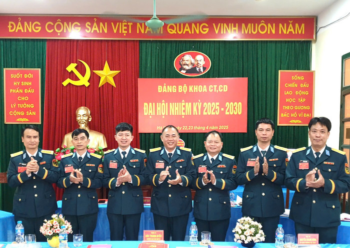 Ban Chấp hành nhiệm kỳ 2025-2030 ra mắt Đại hội. 7bdbb191-d31a-48e8-b30e-d9b9b99cc8c2.jpg
