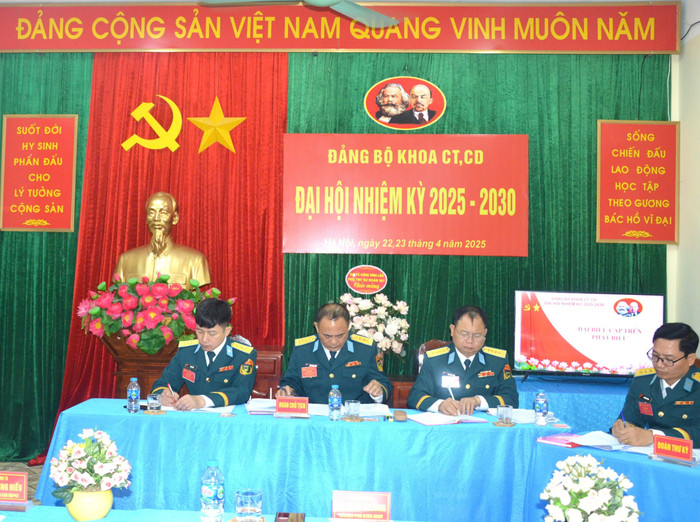 Đoàn Chủ tịch điều hành Đại hội. e02232cb-26b2-4aa9-85dc-ce329e5567ac (1).jpg