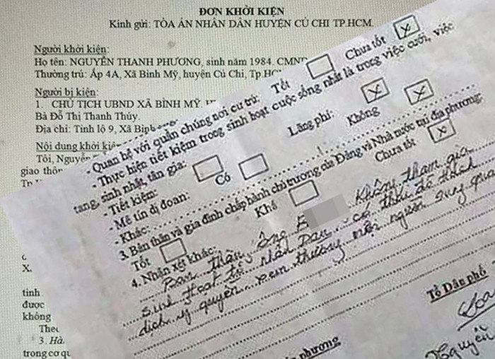 Đơn khởi kiện và Phiếu góp ý kiến. (Ảnh: Đan Quỳnh) Đơn khởi kiện và Phiếu góp ý kiến. (Ảnh: Đan Quỳnh)