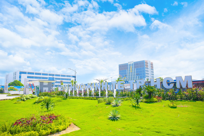 Khuôn viên Đại học Kinh tế Thành phố Hồ Chí Minh. Ảnh: website nhà trường UEH (1).jpg