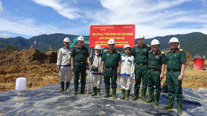 Viện Hàn lâm Khoa học và Công nghệ Việt Nam tham gia cùng Bộ Quốc phòng xử lý sinh học thành công hơn 7000 m3 đất ô nhiễm dioxin tại sân bay A So, xã Đông sơn, Huyện A Lưới, Thừa Thiên Huế (năm 2023). Ảnh: Viện Hàn lâm Khoa học và Công nghệ Việt Nam dioxin.2.jpg