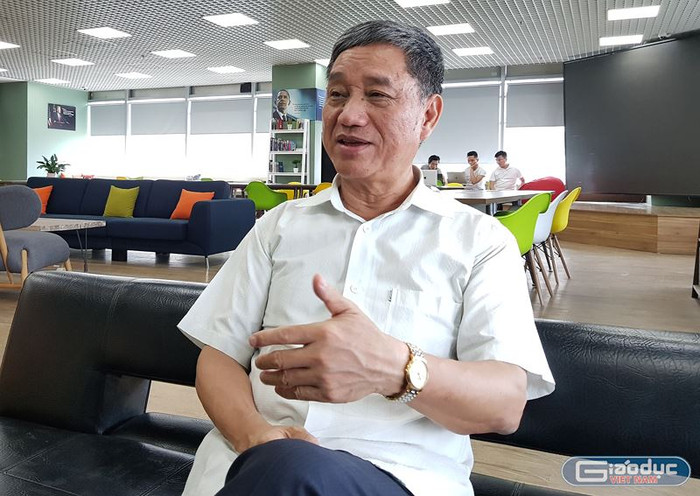 Tiến sĩ Lê Hồng Sơn. (Ảnh: Hữu Chí/giaoduc.net.vn) Tiến sĩ Lê Hồng Sơn. (Ảnh: Hữu Chí/giaoduc.net.vn)