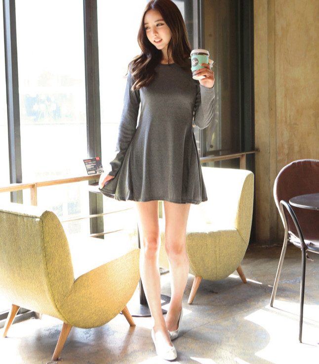 Dáng váy chữ A đơn giản như thế này cực phổ biến với các bạn gái trẻ. Xem thêm: Bộ sưu tập váy xinh chào hè 2012 / Phong cách thờit trang Hồ Ngọc Hà Dáng váy chữ A đơn giản như thế này cực phổ biến với các bạn gái trẻ. Xem thêm: Bộ sưu tập váy xinh chào hè 2012 / Phong cách thờit trang Hồ Ngọc Hà