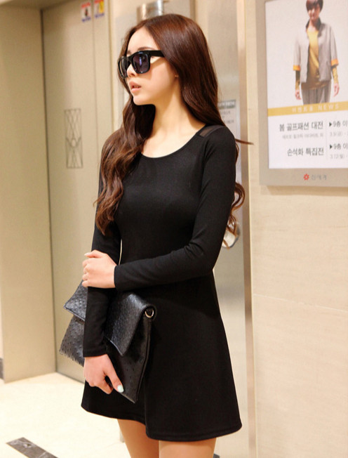 Kiểu váy chữ A thường thiên về một màu, tuy đơn giản nhưng cực tinh tế và bắt mắt. Xem thêm: Bộ sưu tập váy xinh chào hè 2012 / Phong cách thờit trang Hồ Ngọc Hà Kiểu váy chữ A thường thiên về một màu, tuy đơn giản nhưng cực tinh tế và bắt mắt. Xem thêm: Bộ sưu tập váy xinh chào hè 2012 / Phong cách thờit trang Hồ Ngọc Hà