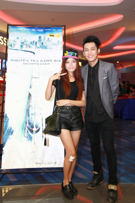 Horgirl Lilly Luta cũng đi tham dự buổi công chiếu.