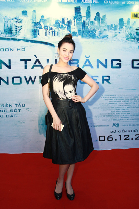 Người mẫu Trang Nhung khoe làn da trắng gợi cảm trong chiếc đầm đen